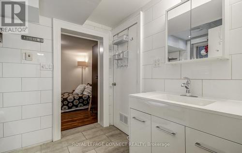 Lower - 285 Wychwood Avenue, Toronto, ON - Indoor Photo Showing Bathroom