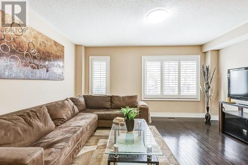 9 Magpie Way, Whitby (Blue Grass Meadows), ON - Indoor Photo Showing Living Room