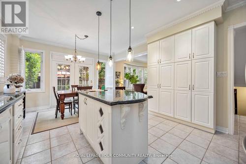 9 Alpine Crescent, Richmond Hill, ON - Indoor Photo Showing Kitchen With Upgraded Kitchen