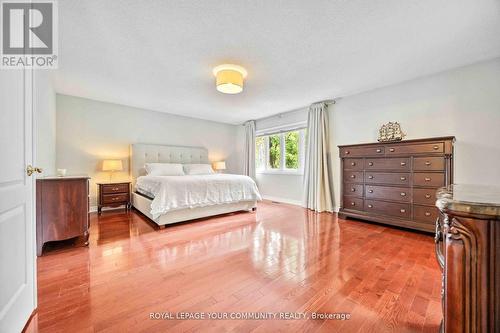 9 Alpine Crescent, Richmond Hill, ON - Indoor Photo Showing Bedroom