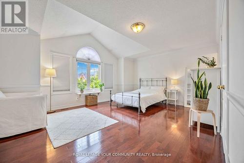 9 Alpine Crescent, Richmond Hill, ON - Indoor Photo Showing Bedroom