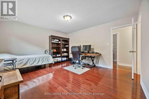 9 Alpine Crescent, Richmond Hill, ON - Indoor Photo Showing Bedroom