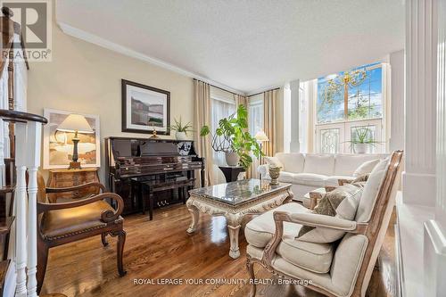 9 Alpine Crescent, Richmond Hill, ON - Indoor Photo Showing Living Room