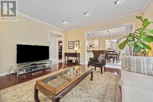 9 Alpine Crescent, Richmond Hill, ON - Indoor Photo Showing Living Room