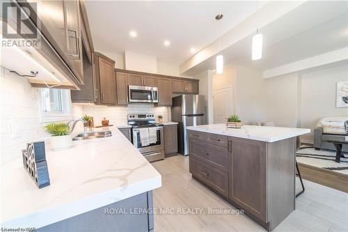 5 Alicia Crescent, Thorold, ON - Indoor Photo Showing Kitchen With Double Sink