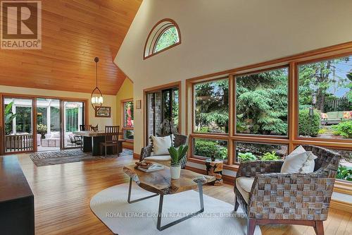 180 Broadview Avenue, Kitchener, ON - Indoor Photo Showing Living Room