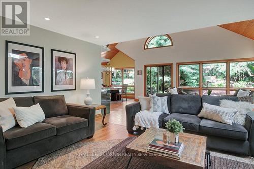 180 Broadview Avenue, Kitchener, ON - Indoor Photo Showing Living Room