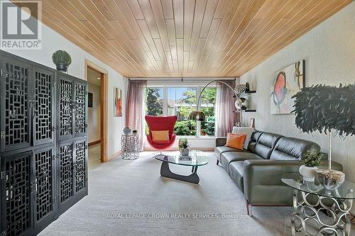 180 Broadview Avenue, Kitchener, ON - Indoor Photo Showing Living Room