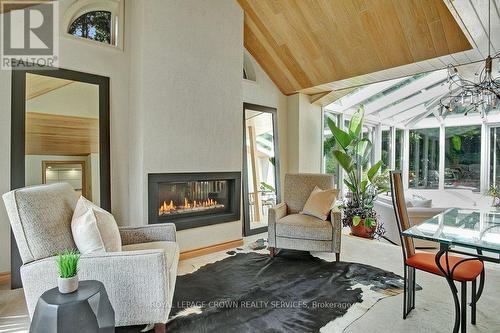 180 Broadview Avenue, Kitchener, ON - Indoor Photo Showing Living Room With Fireplace