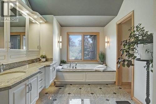 180 Broadview Avenue, Kitchener, ON - Indoor Photo Showing Bathroom