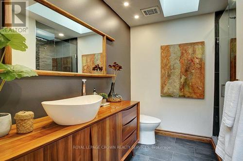 180 Broadview Avenue, Kitchener, ON - Indoor Photo Showing Bathroom