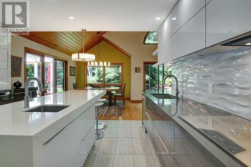 180 Broadview Avenue, Kitchener, ON - Indoor Photo Showing Kitchen