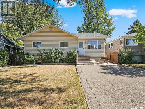 359 4Th Avenue Se, Swift Current, SK - Outdoor