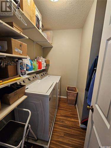 359 4Th Avenue Se, Swift Current, SK - Indoor Photo Showing Laundry Room