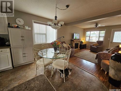 359 4Th Avenue Se, Swift Current, SK - Indoor Photo Showing Dining Room