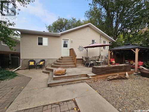 359 4Th Avenue Se, Swift Current, SK - Outdoor With Deck Patio Veranda