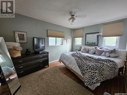 359 4Th Avenue Se, Swift Current, SK - Indoor Photo Showing Bedroom