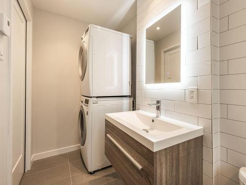 Bathroom - 3-615 Boul. Graham, Mont-Royal, QC - Indoor Photo Showing Laundry Room