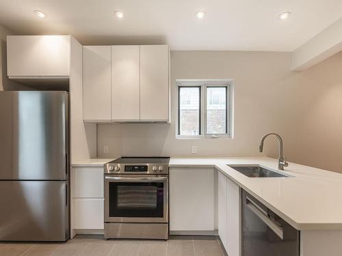 Kitchen - 3-615 Boul. Graham, Mont-Royal, QC - Indoor Photo Showing Kitchen With Upgraded Kitchen