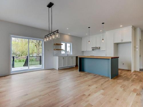 Dining room - 1028 Rue Bissonnette, Saint-Blaise-Sur-Richelieu, QC - Indoor Photo Showing Kitchen With Upgraded Kitchen