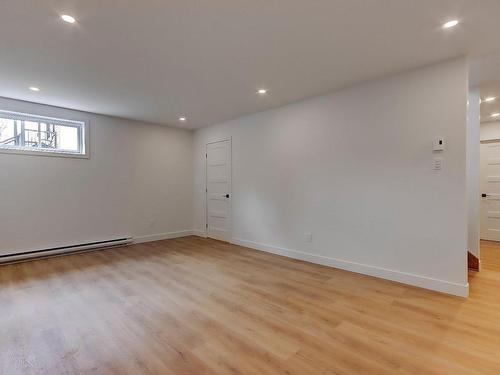 Salle familiale - 1028 Rue Bissonnette, Saint-Blaise-Sur-Richelieu, QC - Indoor