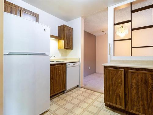 202-4724 Uplands Dr, Nanaimo, BC - Indoor Photo Showing Kitchen