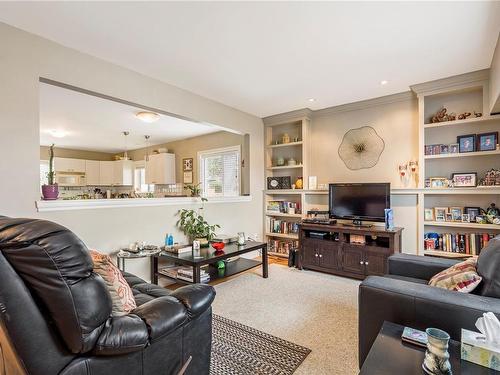 1441/1445 Montrose Ave, Nanaimo, BC - Indoor Photo Showing Living Room