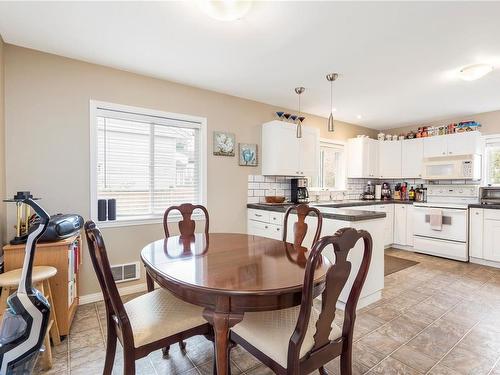 1441/1445 Montrose Ave, Nanaimo, BC - Indoor Photo Showing Dining Room