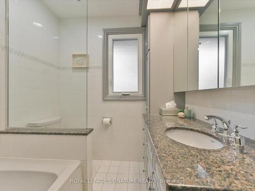 3 Kenewen Crt, Toronto, ON - Indoor Photo Showing Bathroom