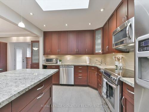 3 Kenewen Crt, Toronto, ON - Indoor Photo Showing Kitchen With Upgraded Kitchen