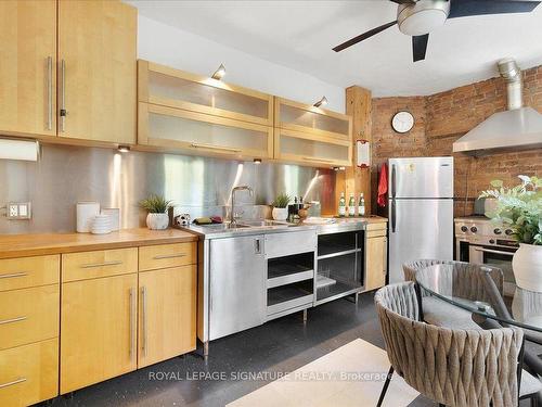 756 Dufferin St, Toronto, ON - Indoor Photo Showing Kitchen