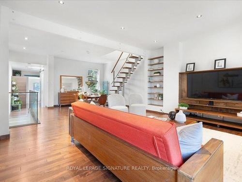 756 Dufferin St, Toronto, ON - Indoor Photo Showing Living Room