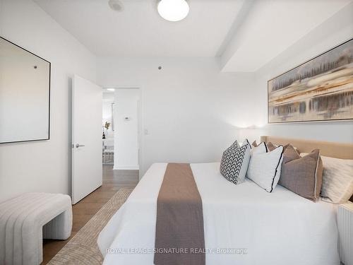 1304-225 Sackville St, Toronto, ON - Indoor Photo Showing Bedroom