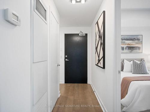 1304-225 Sackville St, Toronto, ON - Indoor Photo Showing Other Room