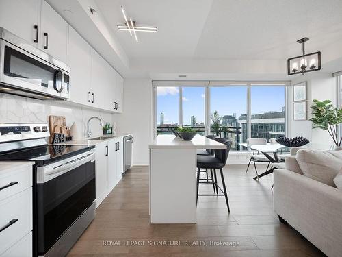 1304-225 Sackville St, Toronto, ON - Indoor Photo Showing Kitchen