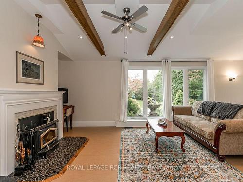 16365 Bathurst St, Newmarket, ON - Indoor Photo Showing Living Room With Fireplace