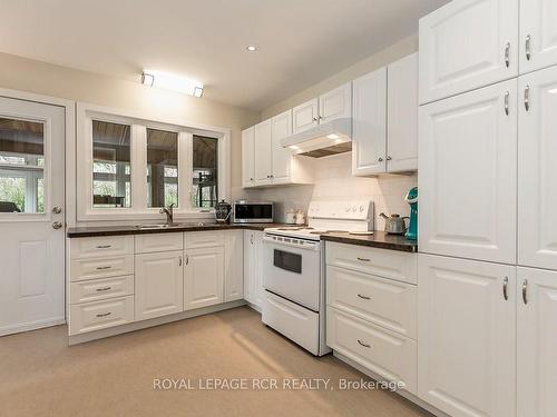 16365 Bathurst St, Newmarket, ON - Indoor Photo Showing Kitchen