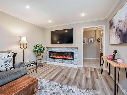 147 Riverview Rd, New Tecumseth, ON - Indoor Photo Showing Living Room With Fireplace