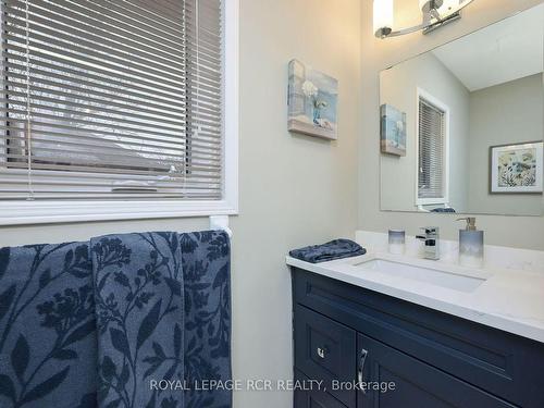 147 Riverview Rd, New Tecumseth, ON - Indoor Photo Showing Bathroom