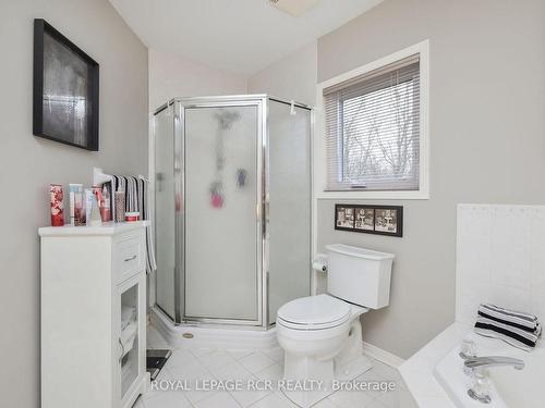 147 Riverview Rd, New Tecumseth, ON - Indoor Photo Showing Bathroom