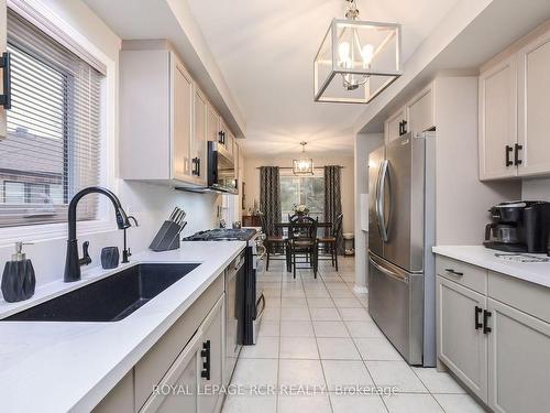 147 Riverview Rd, New Tecumseth, ON - Indoor Photo Showing Kitchen