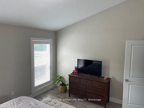 123-25 Concession St, Cambridge, ON - Indoor Photo Showing Bedroom