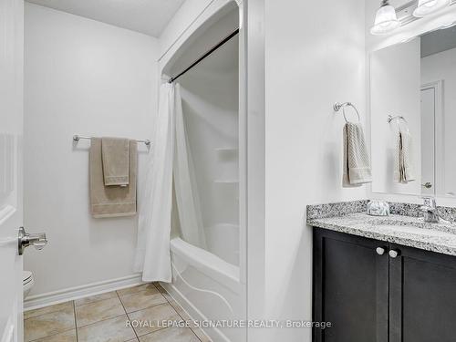 40-40 Arlington Cres, Guelph, ON - Indoor Photo Showing Bathroom