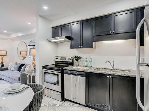 40-40 Arlington Cres, Guelph, ON - Indoor Photo Showing Kitchen With Double Sink