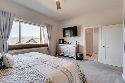 2-777 Denali Drive, Kelowna, BC - Indoor Photo Showing Bedroom