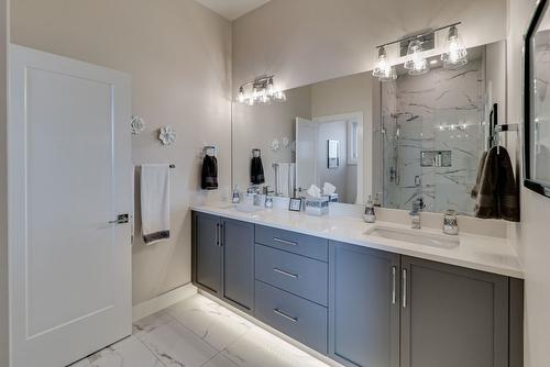 2-777 Denali Drive, Kelowna, BC - Indoor Photo Showing Bathroom