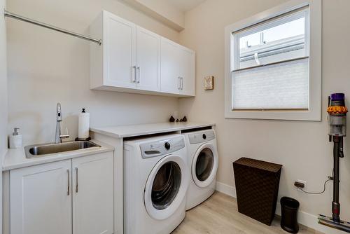 2-777 Denali Drive, Kelowna, BC - Indoor Photo Showing Laundry Room