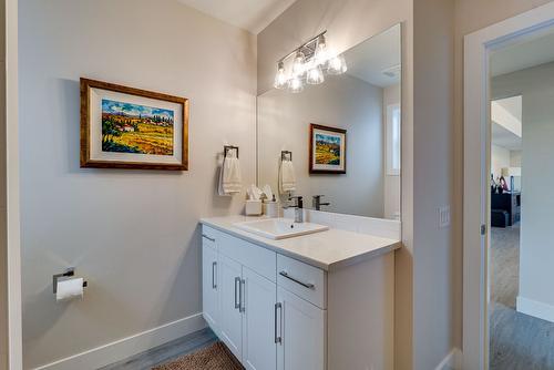 2-777 Denali Drive, Kelowna, BC - Indoor Photo Showing Bathroom