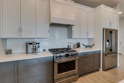 2-777 Denali Drive, Kelowna, BC - Indoor Photo Showing Kitchen With Upgraded Kitchen