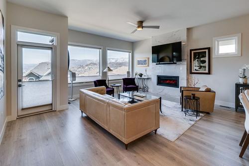 2-777 Denali Drive, Kelowna, BC - Indoor Photo Showing Living Room With Fireplace